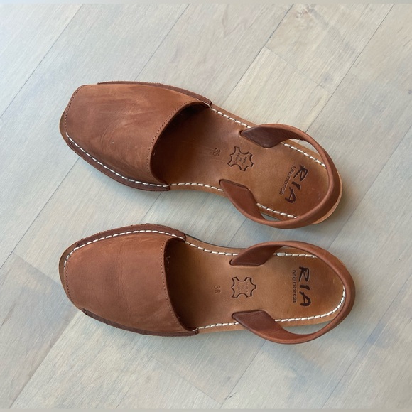 Leather slingback sandals - Picture 2 of 3